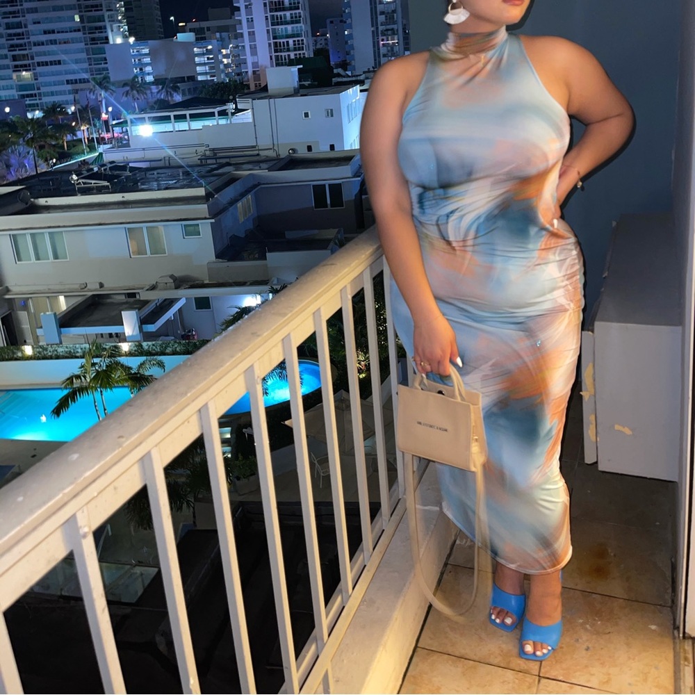 Blue Abstract Print High Neck Open Back Sleeveless Midaxi Dress